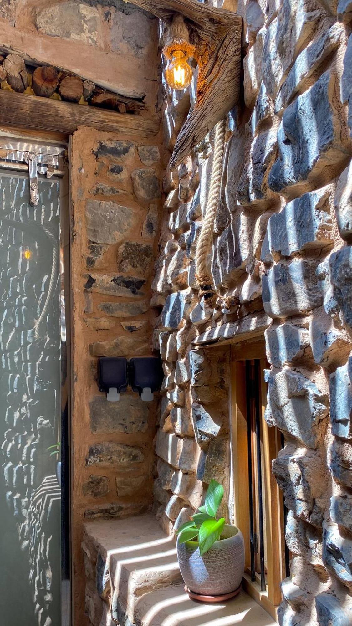 Lodge Hanging Terraces المدرجات المعلقة *