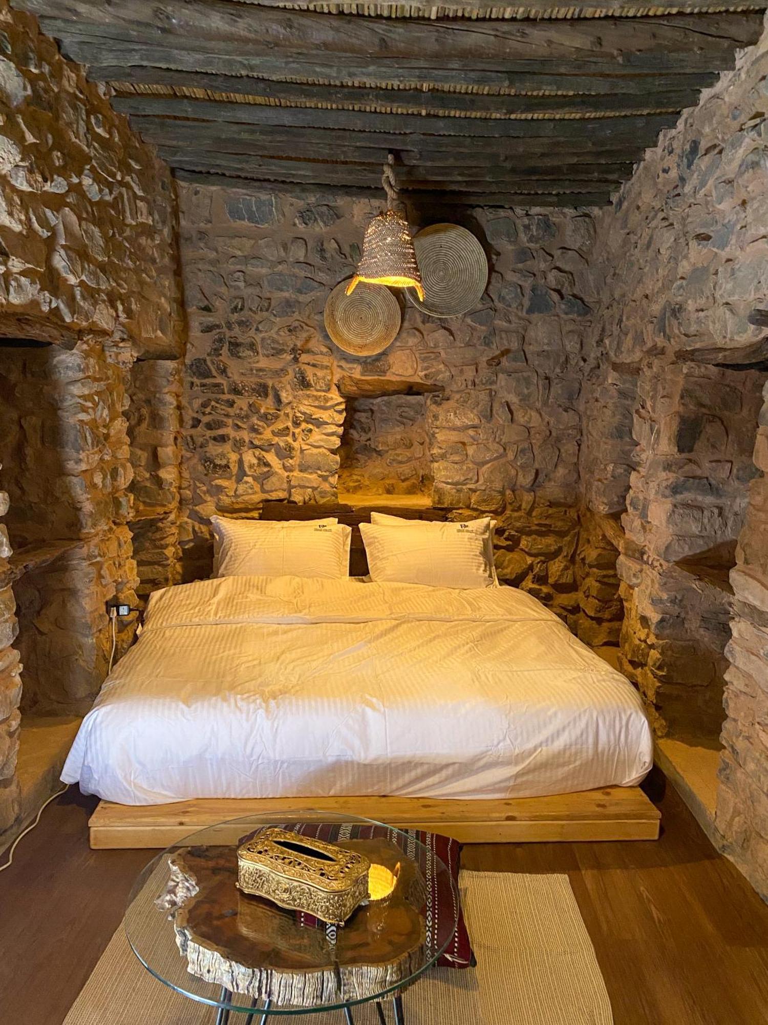 Lodge Hanging Terraces المدرجات المعلقة *