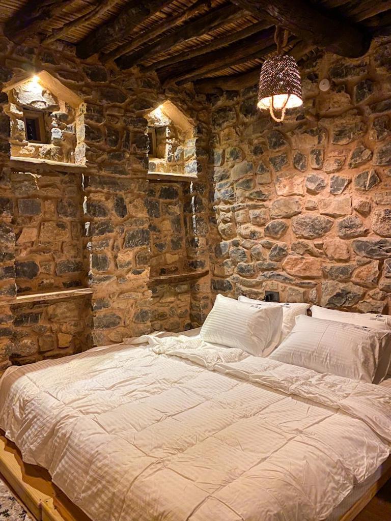 Hanging Terraces المدرجات المعلقة Al 'Aqar